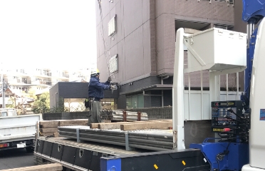 足場仮設に必要な材料出し、運搬、施工をワンストップで対応